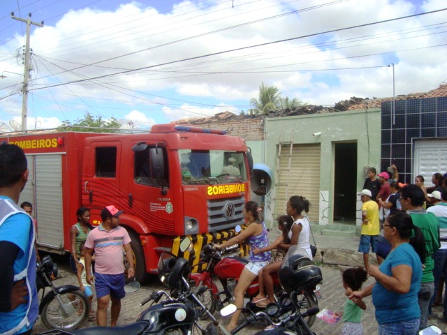 Uma equipe do Corpo de Bombeiros atendeu a ocorrência (Foto: OKariri)