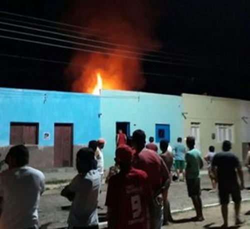 explosão-botijão de gás-Campos Sales