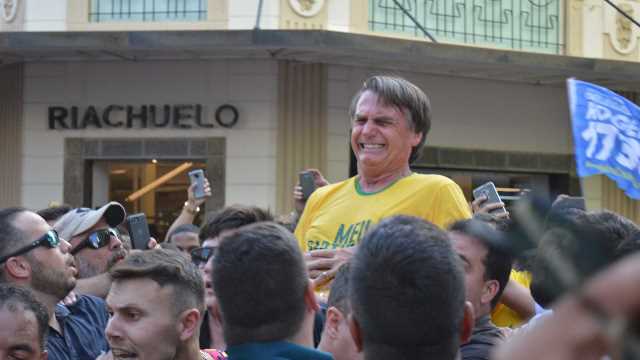 Bolsonaro leva facada