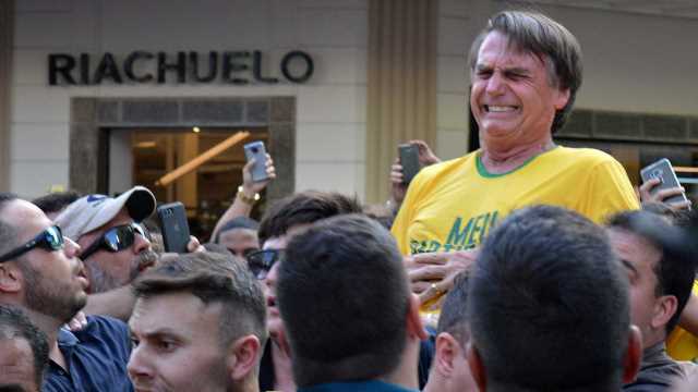 Bolsonaro leva facada