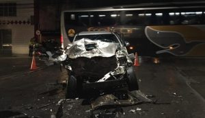 Veículo ficou destruído e quatro pessoas saíram lesionadas (Foto: foto: via WhatsApp O POVO )