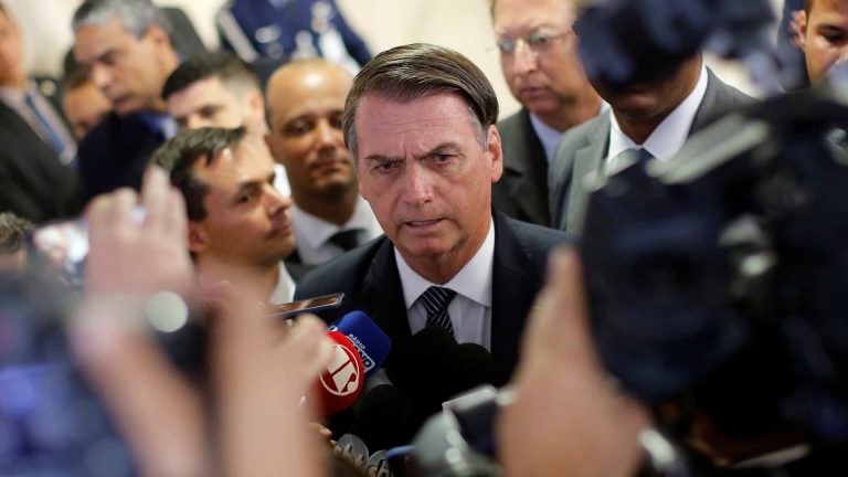 Reduzir o consumo de carne no Alvorada após alta do preço, diz Bolsonaro